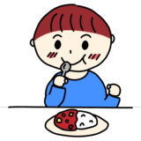 カレーを食べる男の子