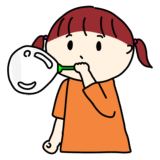 シャボン玉をしている女の子