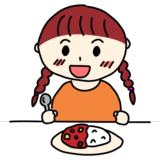 カレーを食べる女の子