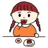 お寿司を食べる女の子