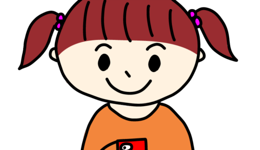 スマホを見ている女の子