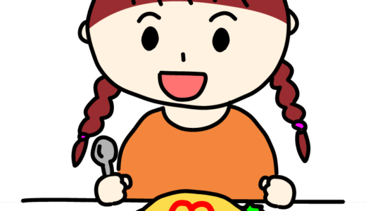 オムライスを食べる女の子